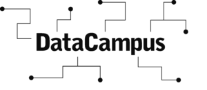 Das Bild zeigt einen schwarzen DataCampus Schriftzug . Das Netzwek DataCampus ist ein Partner von DATAROCKET
