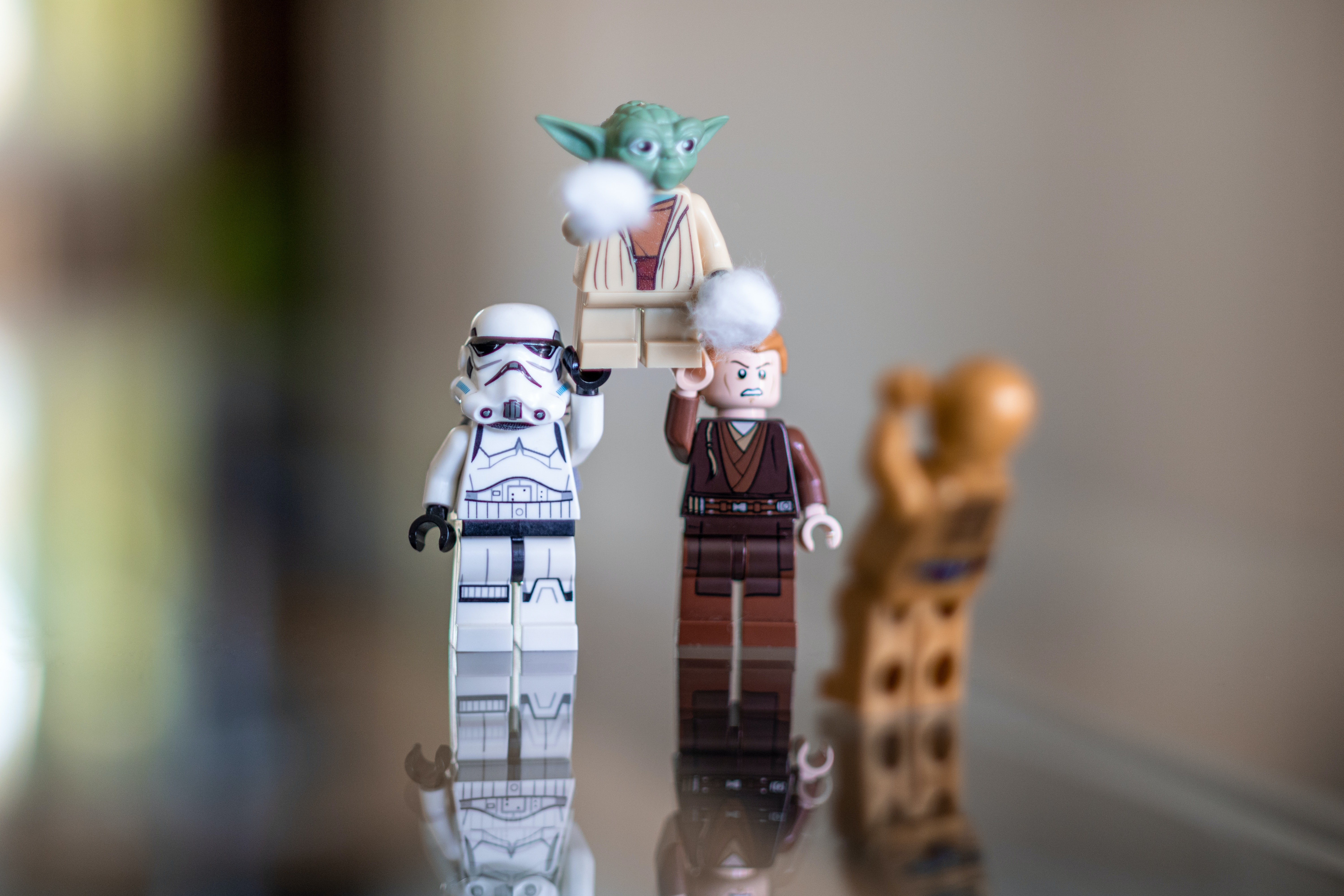 Drei Star Wars Figuren mit Meister Yoda in der Mitte